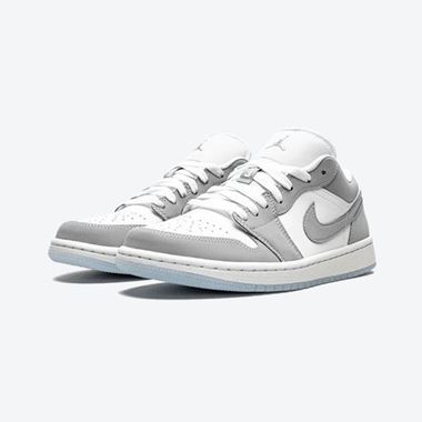 تصویر کتونی نایک ایر جردن 1 سفید طوسی